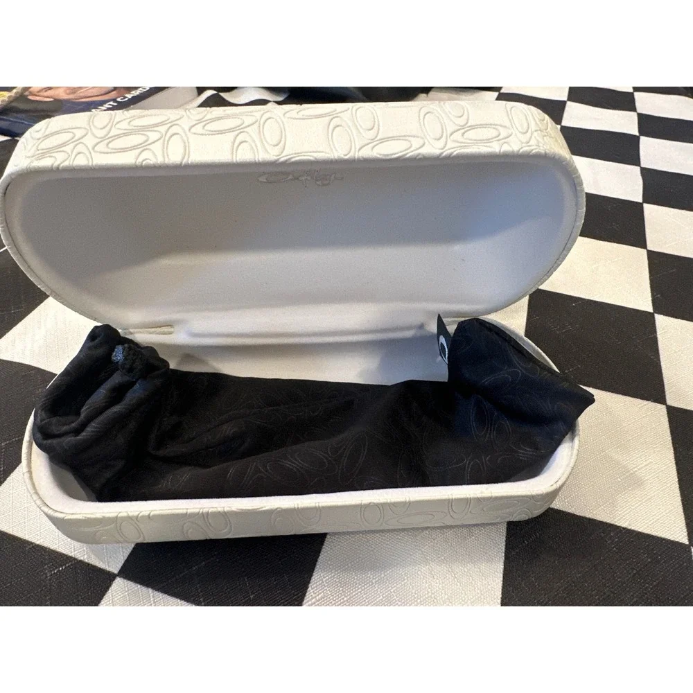 Oakley White Embossed O Logo Hard Shell Sunglasses Case with Microfiber Bag